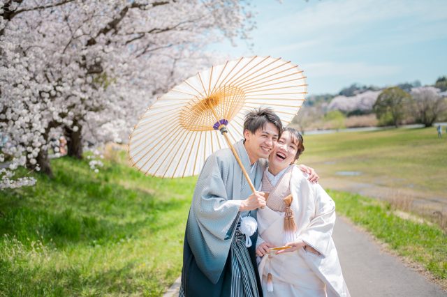 和装で結ぶ縁: 白無垢と紋服に込められた歴史と意味
